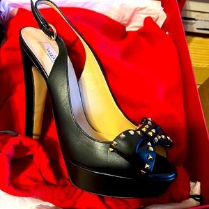 Brand new thick heel Valentino sandal